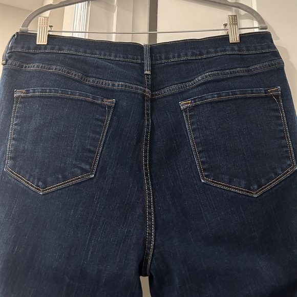 Old Navy Curvy Profile Skinny Jeans. Sz. 16 Regular, 19” waist and 40” length. - Picture 5 of 6